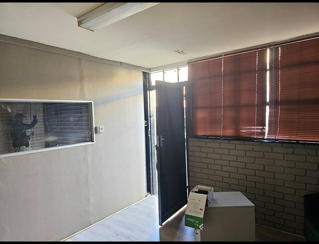 100M² WAREHOUSE TO LET IN ALRODE SOUTH